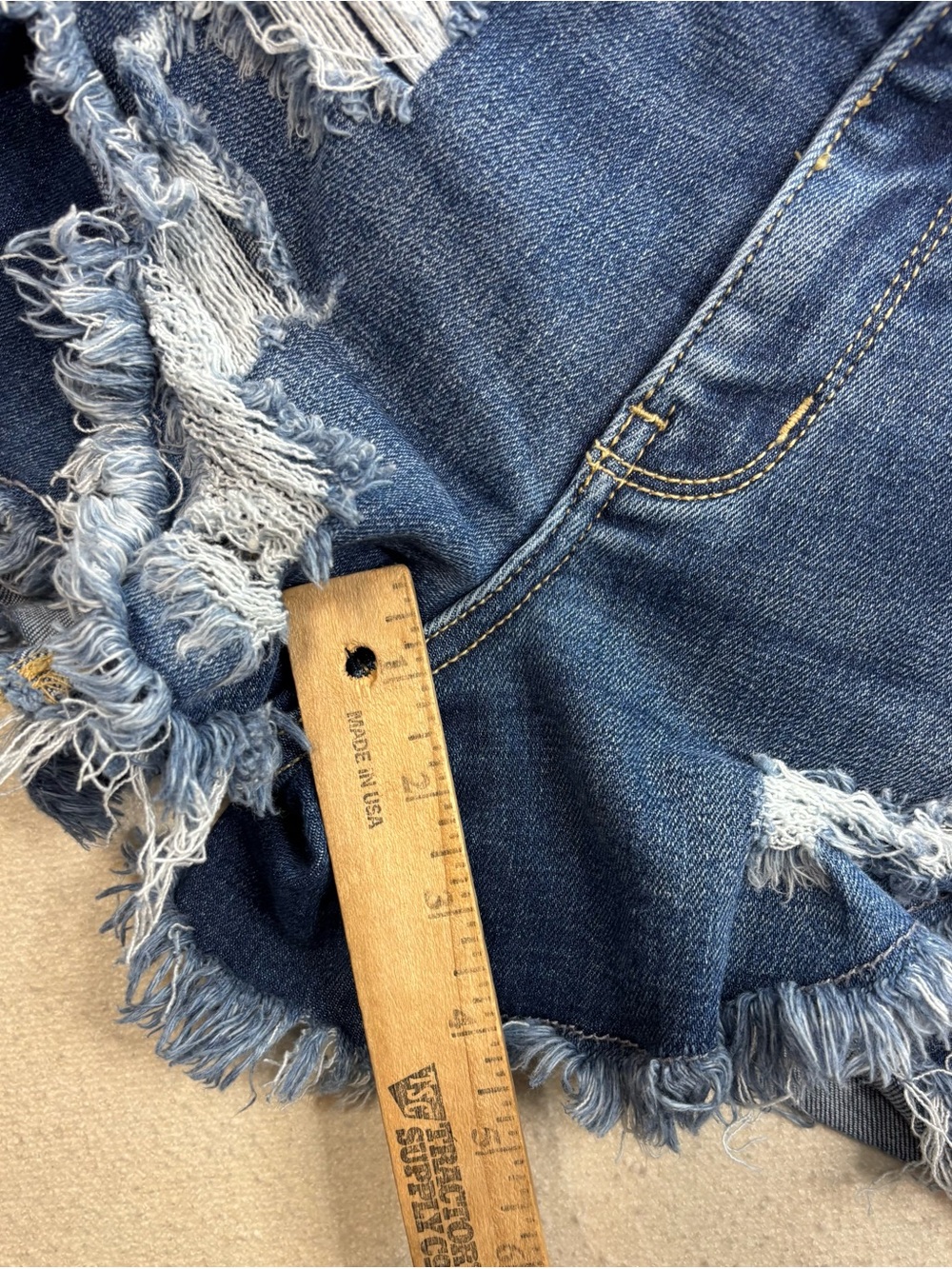 Judy Blue Distressed Denim Shorts Womens Size Small Frayed Raw Hem Stretch - Picture 4 of 8